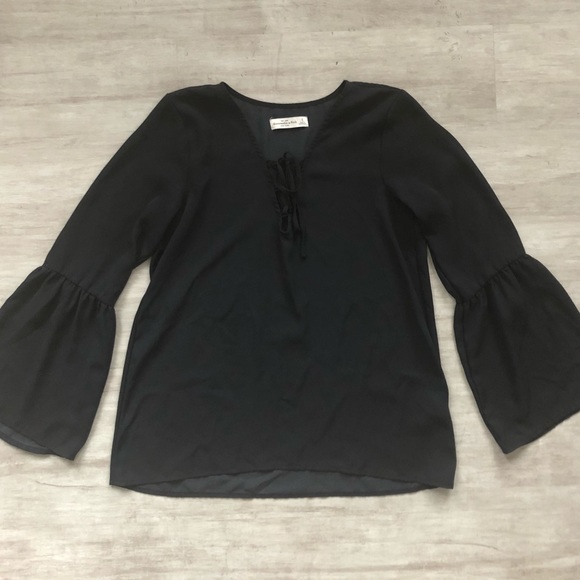 Abercrombie & Fitch Tops - 💕 LOWEST ⬇️ Abercrombie & Fitch Black Top Size S
